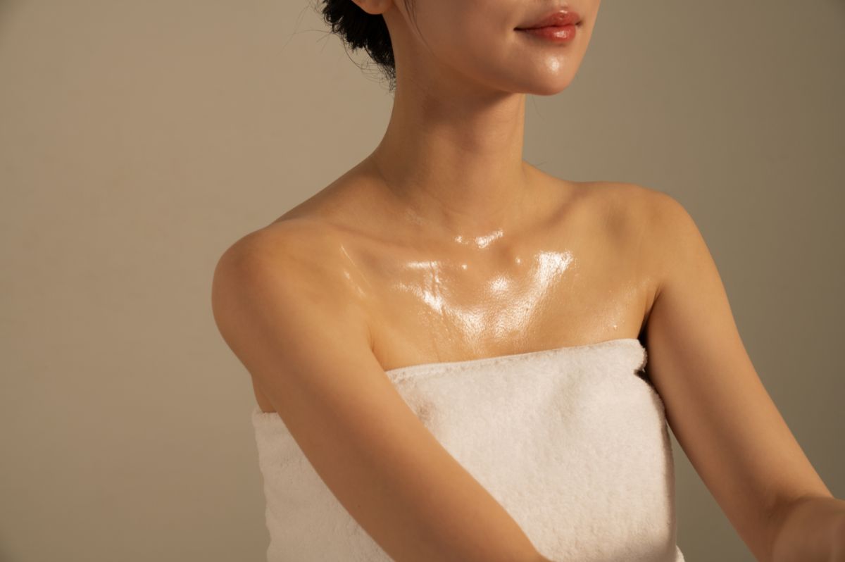 汗をかいている女性